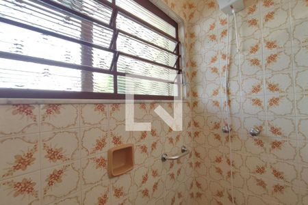 Casa à venda com 264m², 5 quartos e 4 vagas Casa à venda com 264m², 5 quartos e 4 vagasBanheiro Social