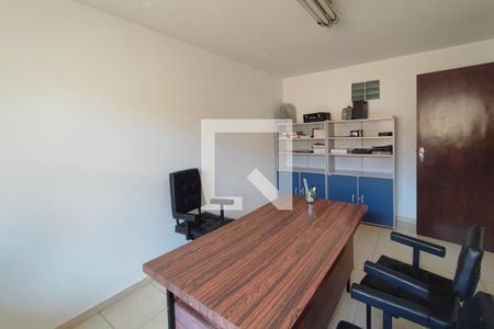 Casa à venda com 264m², 5 quartos e 4 vagas Casa à venda com 264m², 5 quartos e 4 vagasEdícula - Quarto 1