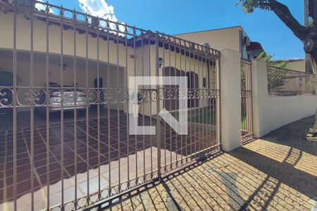 Casa à venda com 264m², 5 quartos e 4 vagas Casa à venda com 264m², 5 quartos e 4 vagasFachada e placa