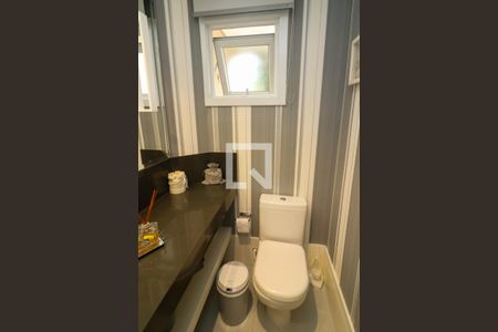 Casa de condomínio à venda com 240m², 4 quartos e 2 vagas Casa de condomínio à venda com 240m², 4 quartos e 2 vagasLavabo
