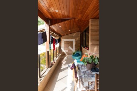 Casa à venda com 300m², 4 quartos e 2 vagas Casa à venda com 300m², 4 quartos e 2 vagasÁrea Externa