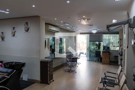 Casa à venda com 300m², 4 quartos e 2 vagas Casa à venda com 300m², 4 quartos e 2 vagasÁrea comum