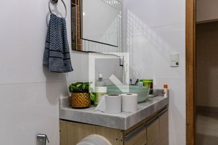 Casa à venda com 300m², 4 quartos e 2 vagas Casa à venda com 300m², 4 quartos e 2 vagasBanheiro Social