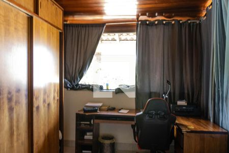 Casa à venda com 300m², 4 quartos e 2 vagas Casa à venda com 300m², 4 quartos e 2 vagasQuarto 2