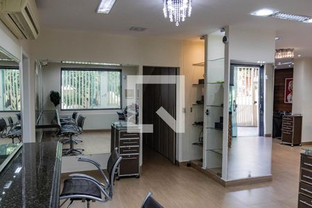 Casa à venda com 300m², 4 quartos e 2 vagas Casa à venda com 300m², 4 quartos e 2 vagasSalão