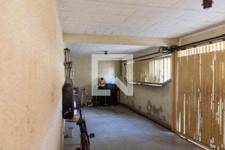 Casa à venda com 300m², 4 quartos e 2 vagas Casa à venda com 300m², 4 quartos e 2 vagasGaragem