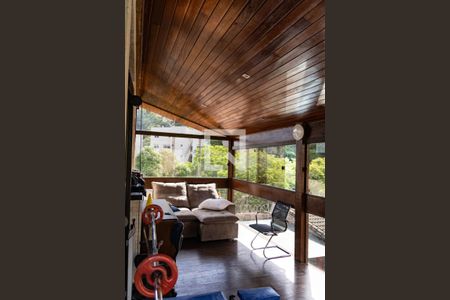 Casa à venda com 300m², 4 quartos e 2 vagas Casa à venda com 300m², 4 quartos e 2 vagasAcademia