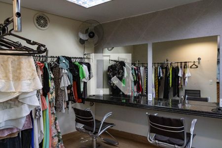 Casa à venda com 300m², 4 quartos e 2 vagas Casa à venda com 300m², 4 quartos e 2 vagasÁrea comum