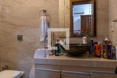 Casa à venda com 300m², 4 quartos e 2 vagas Casa à venda com 300m², 4 quartos e 2 vagasBanheiro da Suíte 1