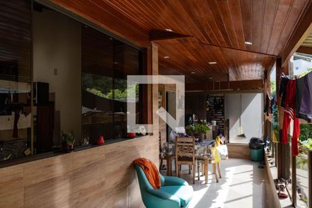 Casa à venda com 300m², 4 quartos e 2 vagas Casa à venda com 300m², 4 quartos e 2 vagasÁrea Externa