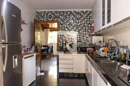 Casa à venda com 300m², 4 quartos e 2 vagas Casa à venda com 300m², 4 quartos e 2 vagasCozinha