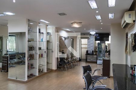 Casa à venda com 300m², 4 quartos e 2 vagas Casa à venda com 300m², 4 quartos e 2 vagasÁrea comum