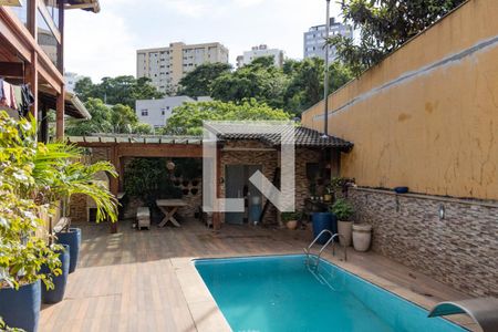 Casa à venda com 300m², 4 quartos e 2 vagas Casa à venda com 300m², 4 quartos e 2 vagasPiscina