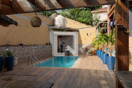 Casa à venda com 300m², 4 quartos e 2 vagas Casa à venda com 300m², 4 quartos e 2 vagasÁrea de Serviço