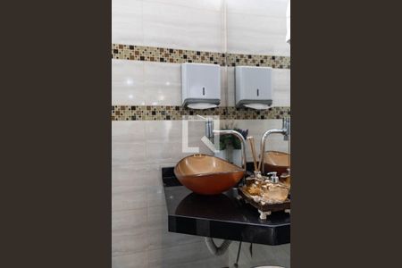 Casa à venda com 300m², 4 quartos e 2 vagas Casa à venda com 300m², 4 quartos e 2 vagasLavabo 2