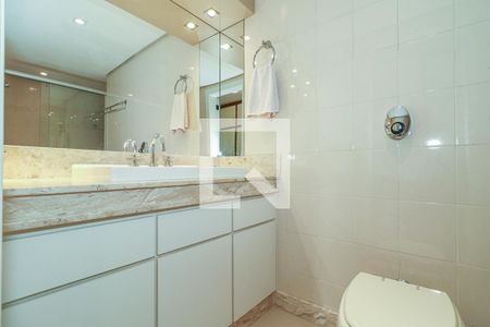 Apartamento à venda com 190m², 2 quartos e 2 vagas Apartamento à venda com 190m², 2 quartos e 2 vagasBanheiro da Suíte