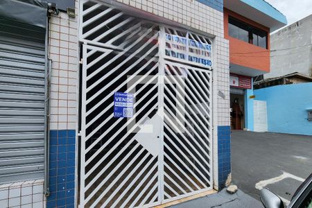 Casa à venda com 383m², 2 quartos e 1 vaga Casa à venda com 383m², 2 quartos e 1 vagaFachada