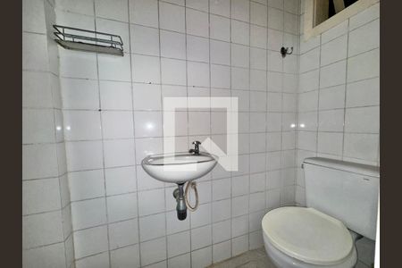Casa de condomínio à venda com 215m², 3 quartos e 2 vagas Casa de condomínio à venda com 215m², 3 quartos e 2 vagasBanheiro de Serviço