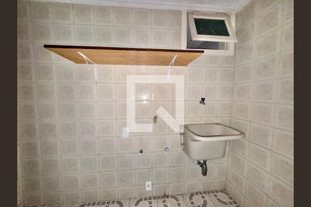Casa de condomínio à venda com 215m², 3 quartos e 2 vagas Casa de condomínio à venda com 215m², 3 quartos e 2 vagasÁrea de Serviço
