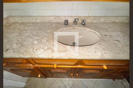 Casa de condomínio à venda com 215m², 3 quartos e 2 vagas Casa de condomínio à venda com 215m², 3 quartos e 2 vagasBanheiro da Suíte 3