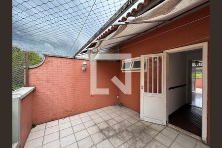 Casa de condomínio à venda com 215m², 3 quartos e 2 vagas Casa de condomínio à venda com 215m², 3 quartos e 2 vagasTerraço