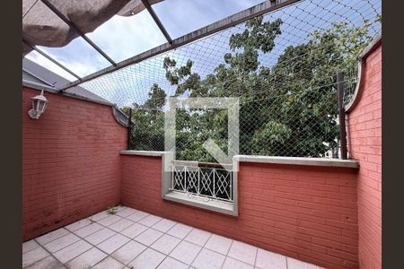 Casa de condomínio à venda com 215m², 3 quartos e 2 vagas Casa de condomínio à venda com 215m², 3 quartos e 2 vagasTerraço