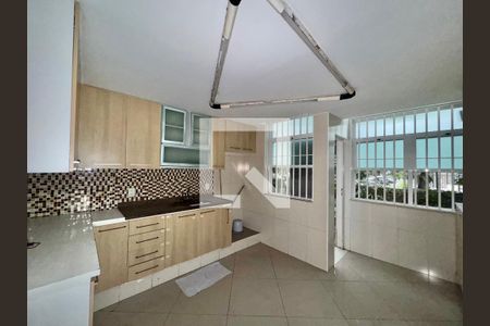 Casa de condomínio à venda com 215m², 3 quartos e 2 vagas Casa de condomínio à venda com 215m², 3 quartos e 2 vagasCozinha