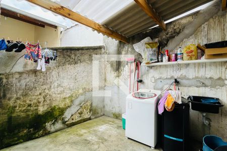 Casa à venda com 165m², 4 quartos e 2 vagas Casa à venda com 165m², 4 quartos e 2 vagasCozinha e Área de Serviço