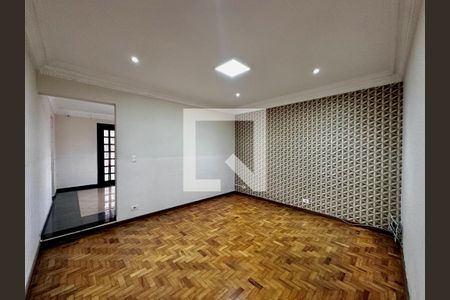 Casa à venda com 248m², 4 quartos e 2 vagas Casa à venda com 248m², 4 quartos e 2 vagasSala