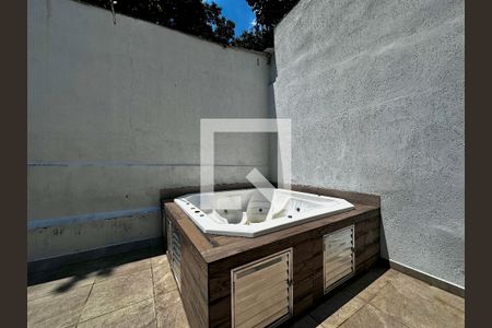 Casa à venda com 248m², 4 quartos e 2 vagas Casa à venda com 248m², 4 quartos e 2 vagasHidro