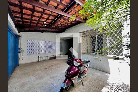 Casa à venda com 248m², 4 quartos e 2 vagas Casa à venda com 248m², 4 quartos e 2 vagasGaragem