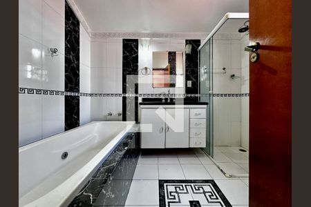 Casa à venda com 248m², 4 quartos e 2 vagas Casa à venda com 248m², 4 quartos e 2 vagasBanheiro Suíte