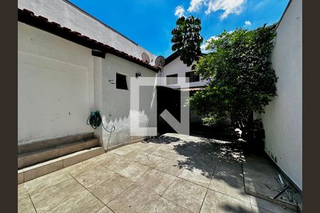 Casa à venda com 248m², 4 quartos e 2 vagas Casa à venda com 248m², 4 quartos e 2 vagasQuintal