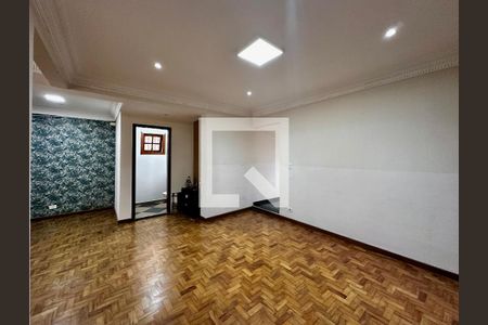 Casa à venda com 248m², 4 quartos e 2 vagas Casa à venda com 248m², 4 quartos e 2 vagasSala