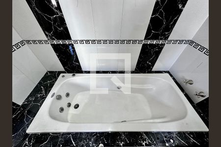 Casa à venda com 248m², 4 quartos e 2 vagas Casa à venda com 248m², 4 quartos e 2 vagasBanheiro Suíte