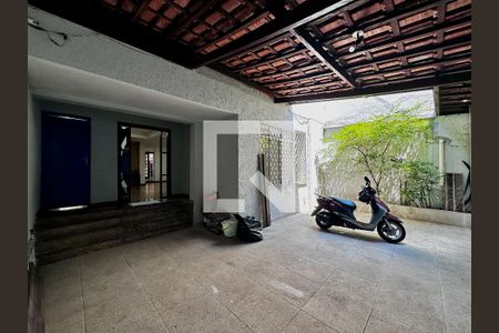 Casa à venda com 248m², 4 quartos e 2 vagas Casa à venda com 248m², 4 quartos e 2 vagasGaragem