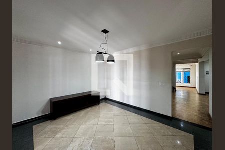 Casa à venda com 248m², 4 quartos e 2 vagas Casa à venda com 248m², 4 quartos e 2 vagasSala