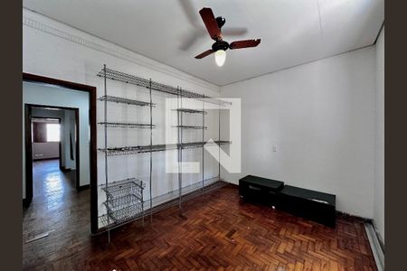 Casa à venda com 248m², 4 quartos e 2 vagas Casa à venda com 248m², 4 quartos e 2 vagasQuarto 4