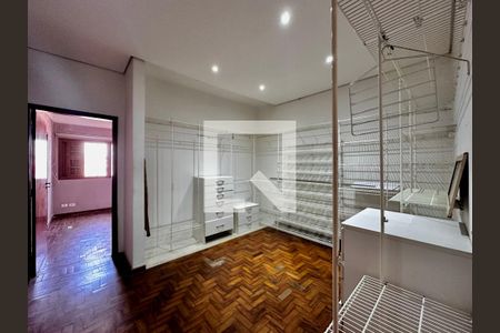 Casa à venda com 248m², 4 quartos e 2 vagas Casa à venda com 248m², 4 quartos e 2 vagasCloset Suíte