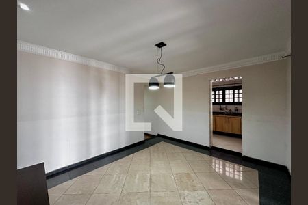 Casa à venda com 248m², 4 quartos e 2 vagas Casa à venda com 248m², 4 quartos e 2 vagasSala