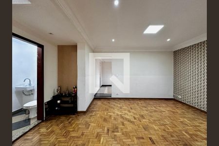 Casa à venda com 248m², 4 quartos e 2 vagas Casa à venda com 248m², 4 quartos e 2 vagasSala