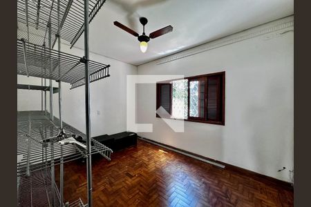 Casa à venda com 248m², 4 quartos e 2 vagas Casa à venda com 248m², 4 quartos e 2 vagasQuarto 4