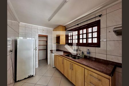 Casa à venda com 248m², 4 quartos e 2 vagas Casa à venda com 248m², 4 quartos e 2 vagasCozinha