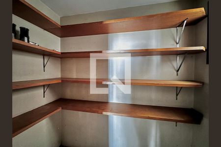 Casa à venda com 248m², 4 quartos e 2 vagas Casa à venda com 248m², 4 quartos e 2 vagasDespensa
