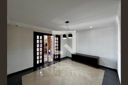 Casa à venda com 248m², 4 quartos e 2 vagas Casa à venda com 248m², 4 quartos e 2 vagasSala
