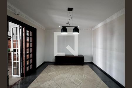 Casa à venda com 248m², 4 quartos e 2 vagas Casa à venda com 248m², 4 quartos e 2 vagasSala