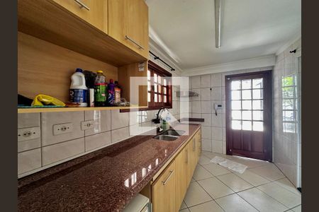 Casa à venda com 248m², 4 quartos e 2 vagas Casa à venda com 248m², 4 quartos e 2 vagasCozinha