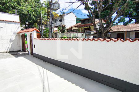 Casa à venda com 300m², 3 quartos e 4 vagas Casa à venda com 300m², 3 quartos e 4 vagasfrente da casa