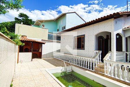 Casa à venda com 300m², 3 quartos e 4 vagas Casa à venda com 300m², 3 quartos e 4 vagaspiscina - area de lazer