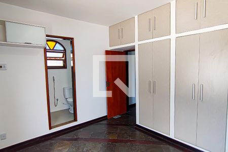 Casa à venda com 300m², 3 quartos e 4 vagas Casa à venda com 300m², 3 quartos e 4 vagasquarto 3 suite